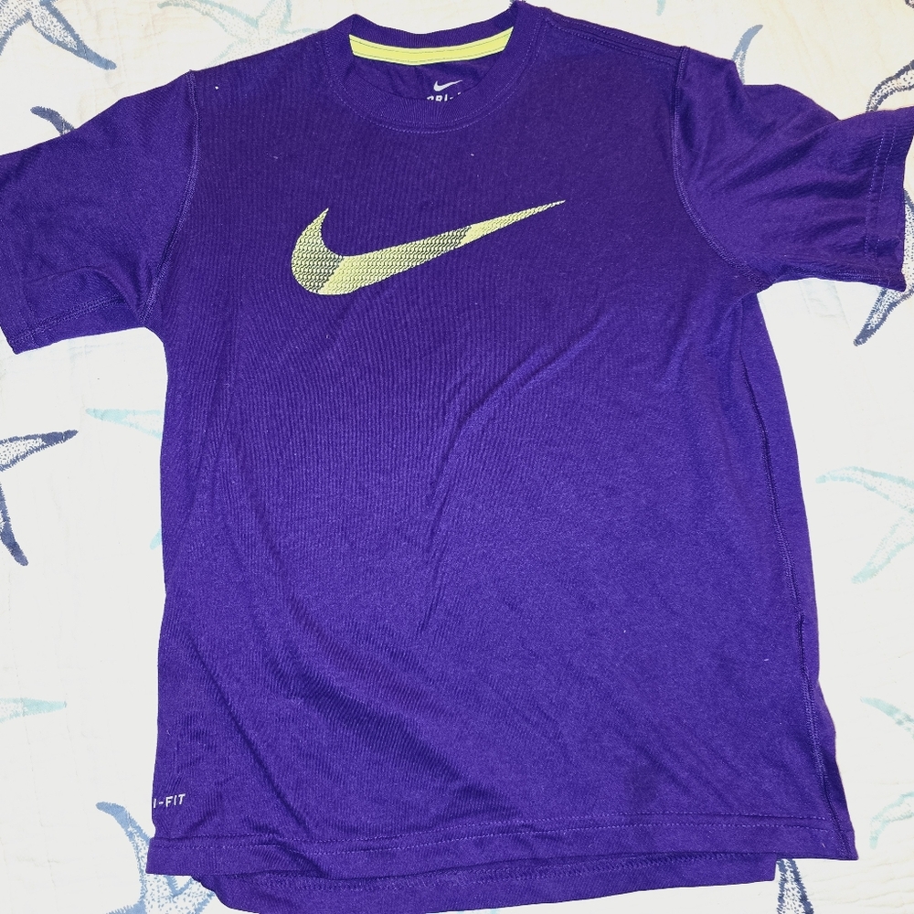 Nike dri fit tshirt - Picture 1 of 3